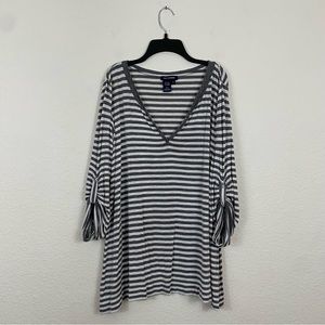 Max Edition sz:M Gray & White Striped Long Sleeve V-Neck Top Button Sleeve